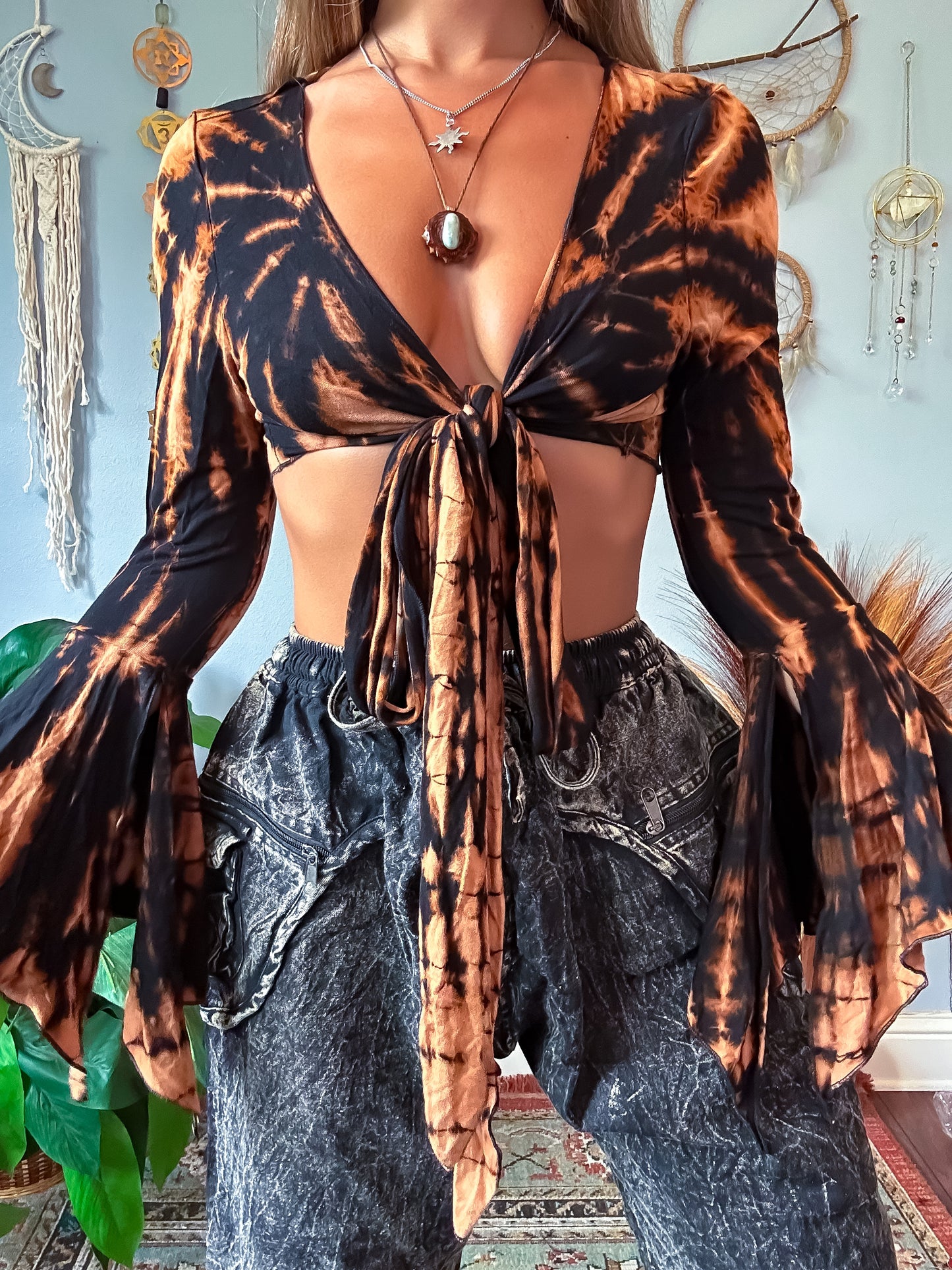 MALOKAI BELL SLEEVE TOP - RUST
