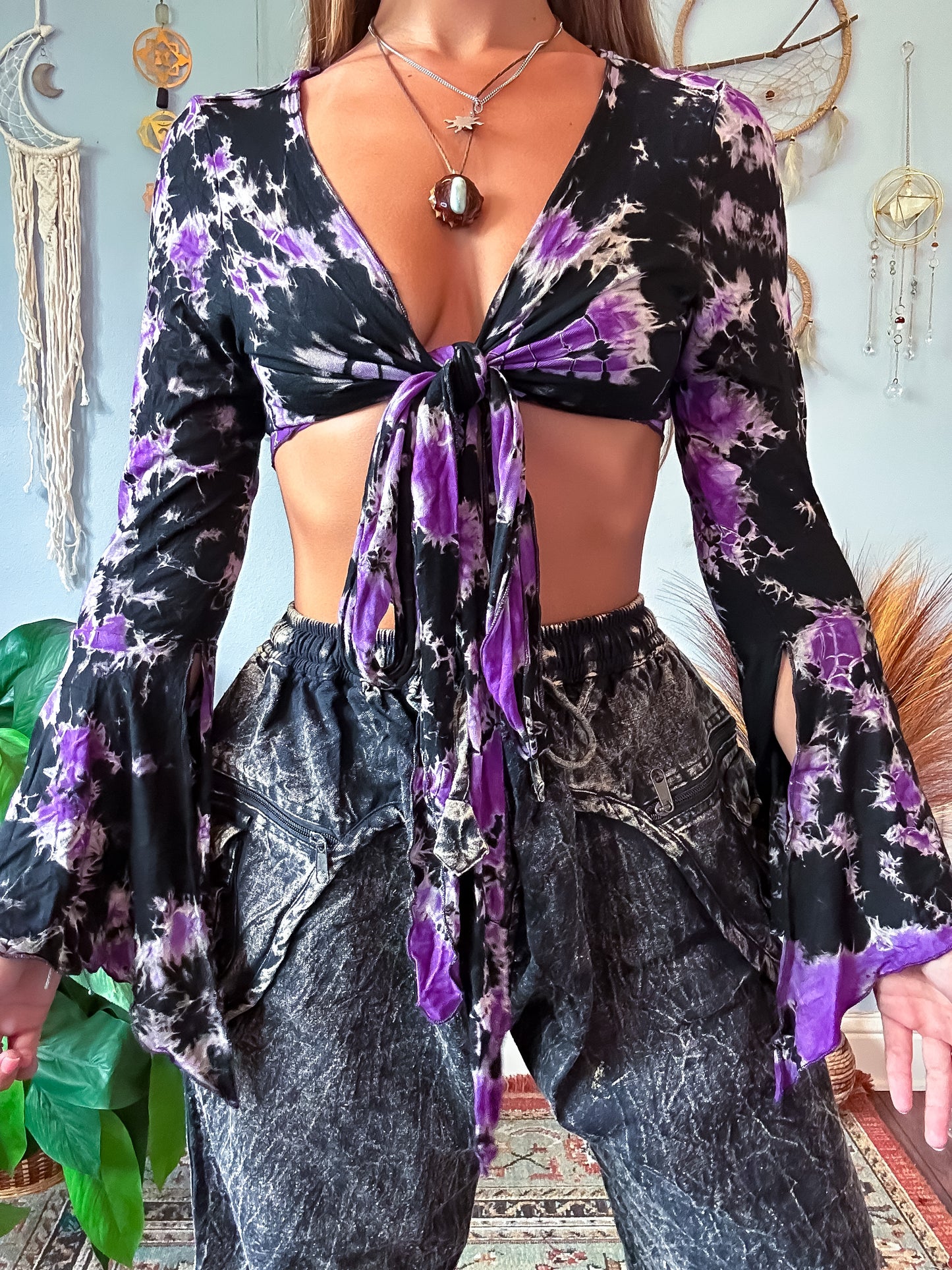 MALOKAI BELL SLEEVE TOP - BLACK & PURPLE