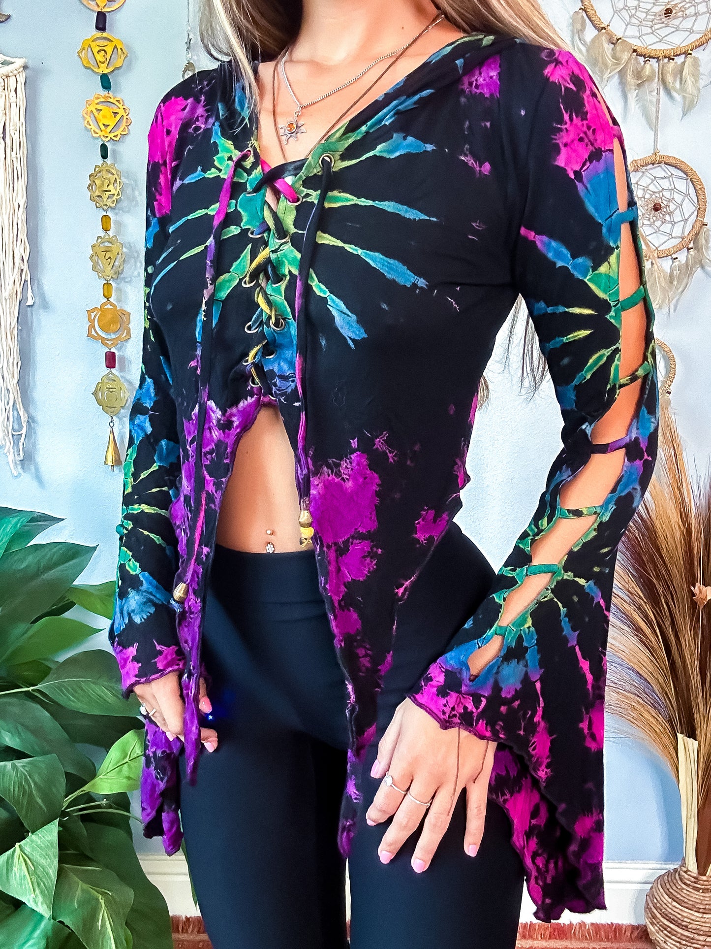 TRIXIE HOODED TOP - BLACK / RAINBOW