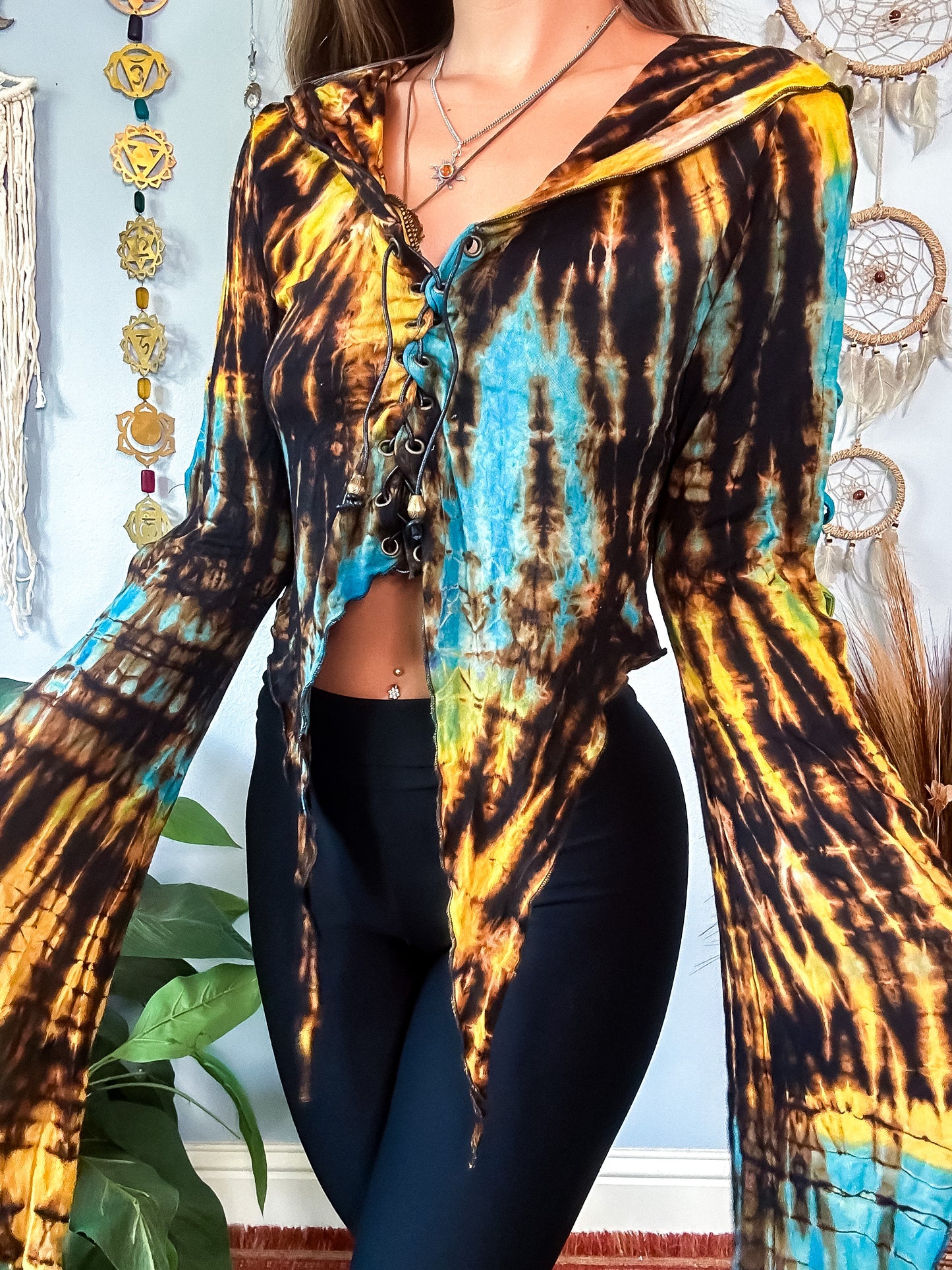 TRIXIE HOODED TOP - BLACK / RAINBOW