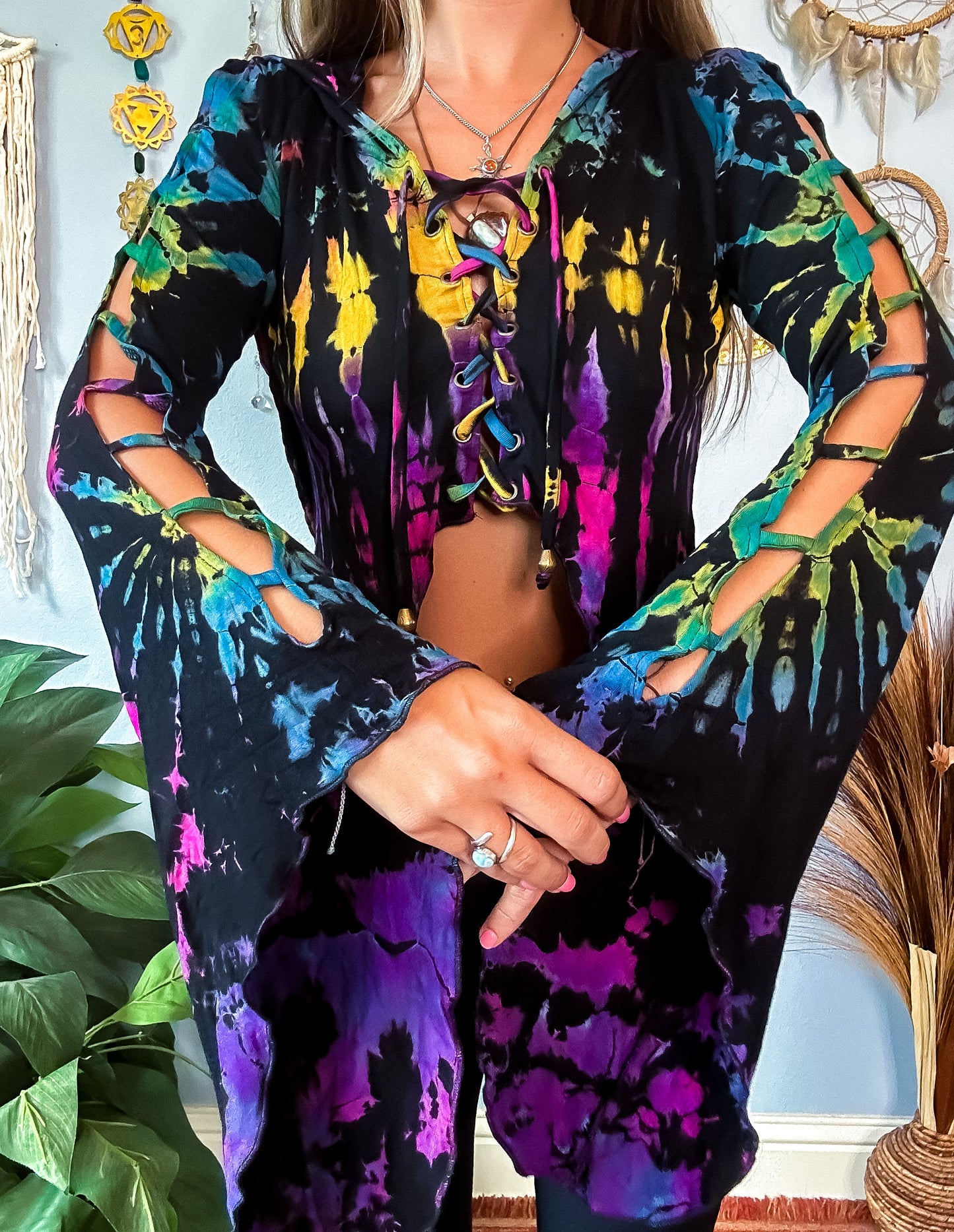TRIXIE HOODED TOP - BLACK / RAINBOW