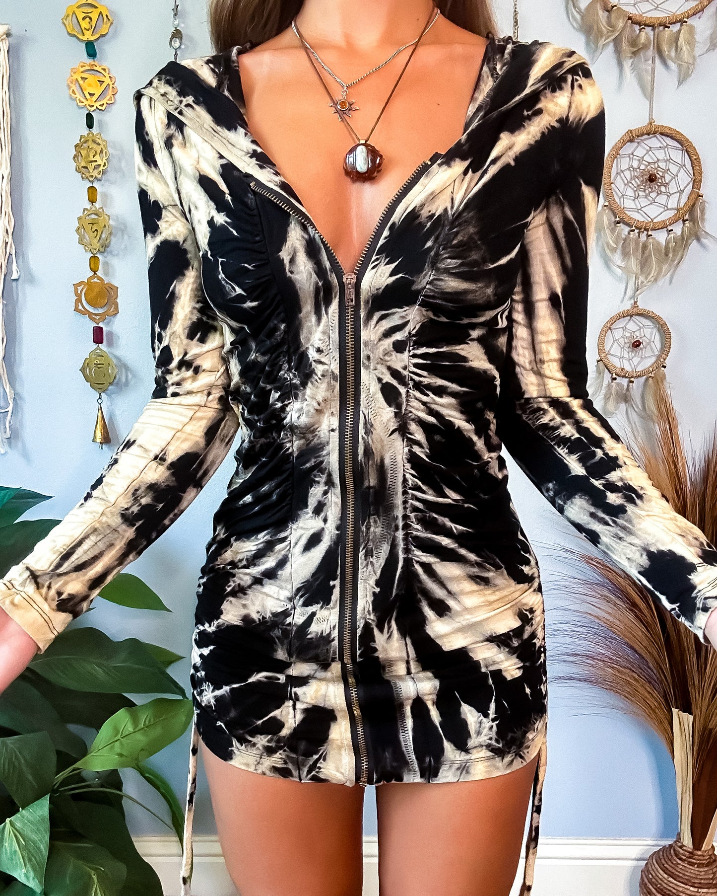 AURORA HOODED CINCH DRESS - BLACK & CREAM