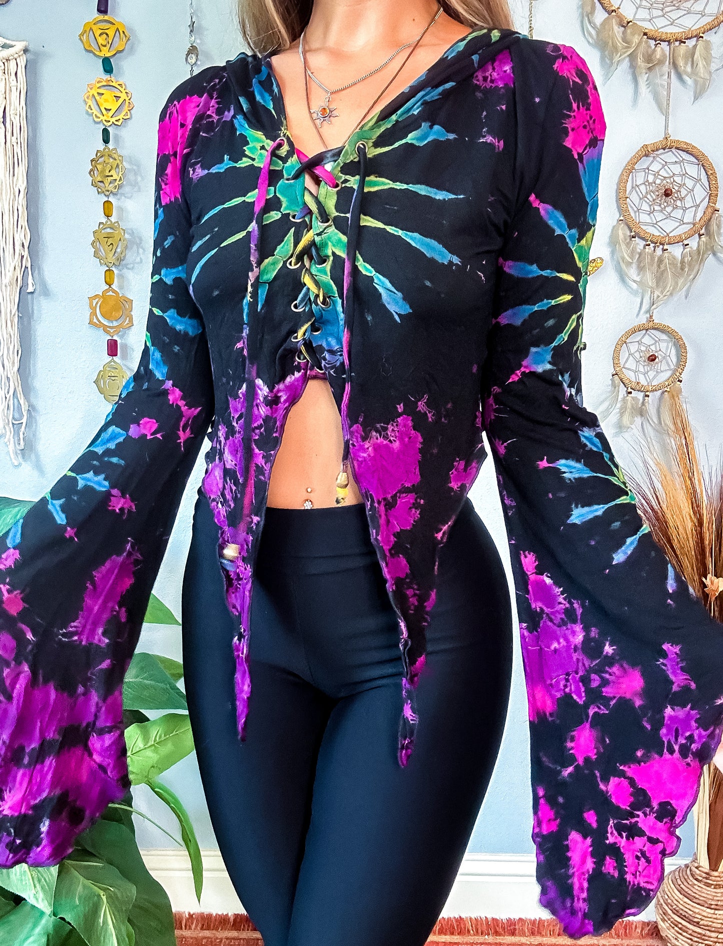 TRIXIE HOODED TOP - BLACK / RAINBOW