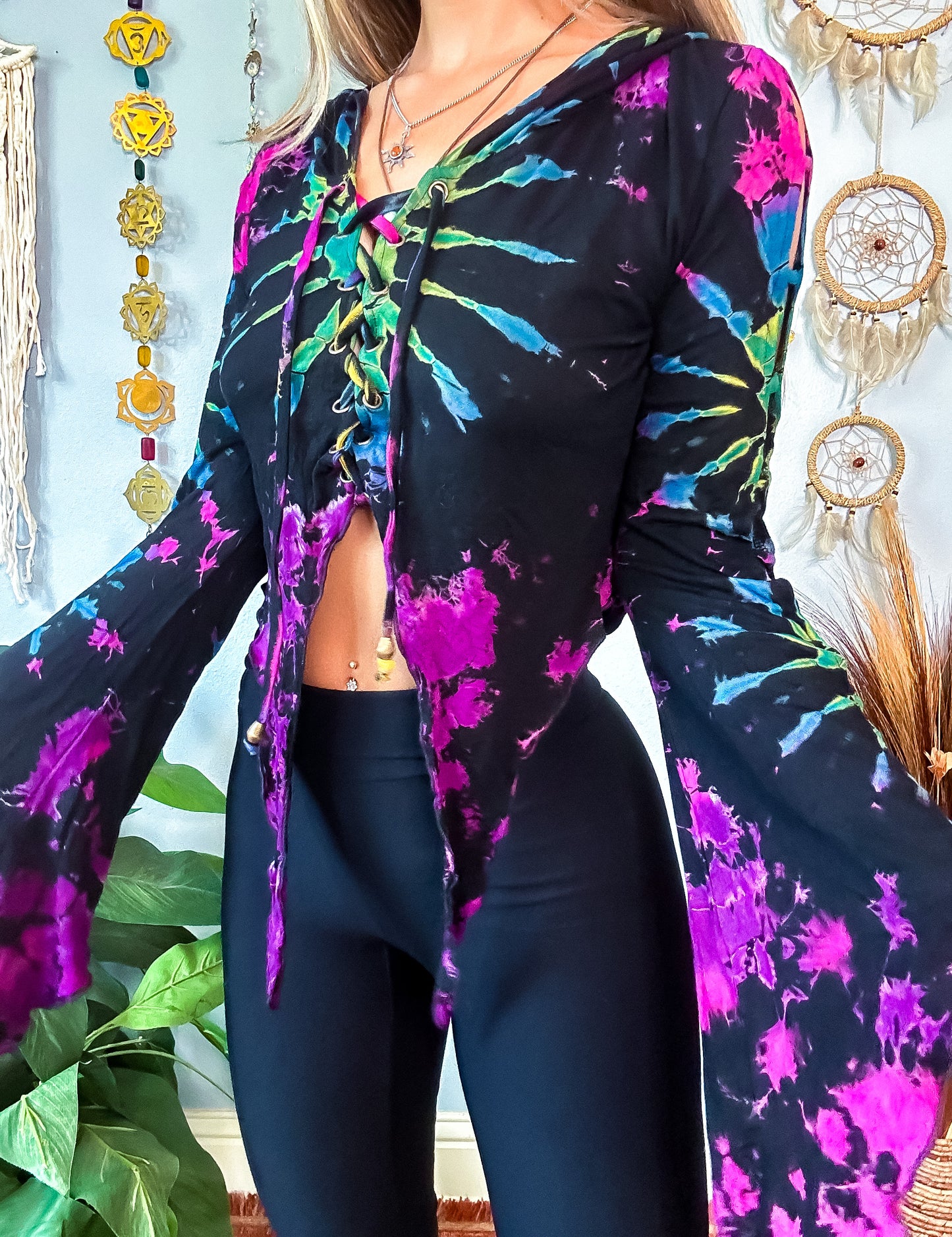 TRIXIE HOODED TOP - BLACK / RAINBOW