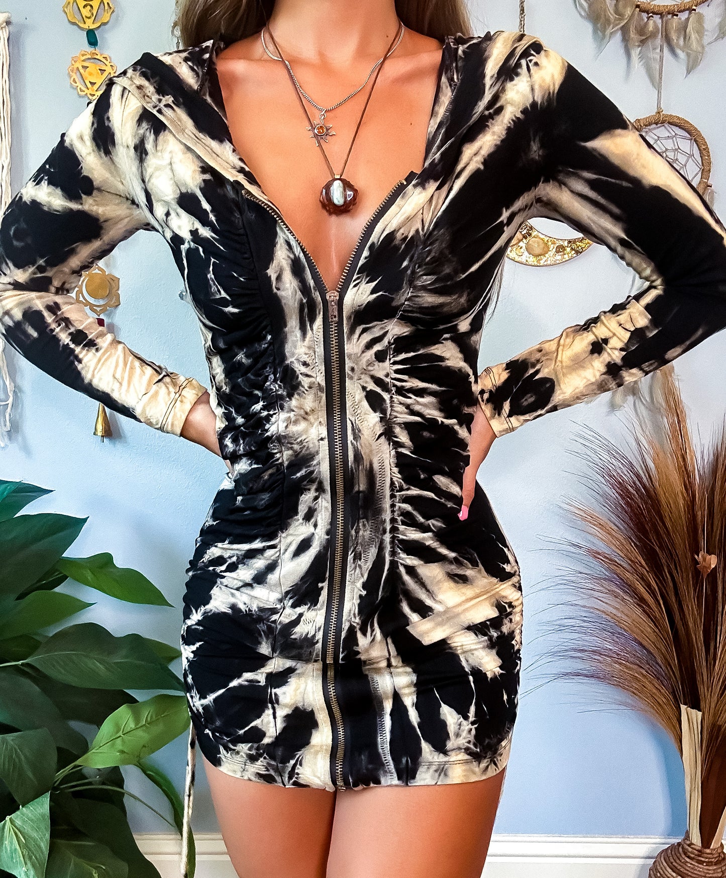 AURORA HOODED CINCH DRESS - BLACK & CREAM