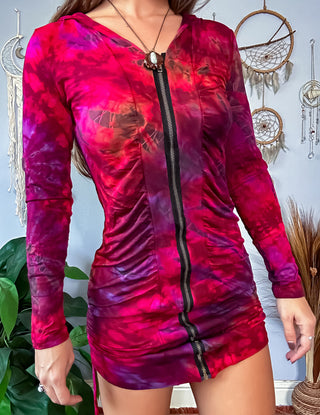 AURORA HOODED CINCH DRESS - BOYSENBERRY