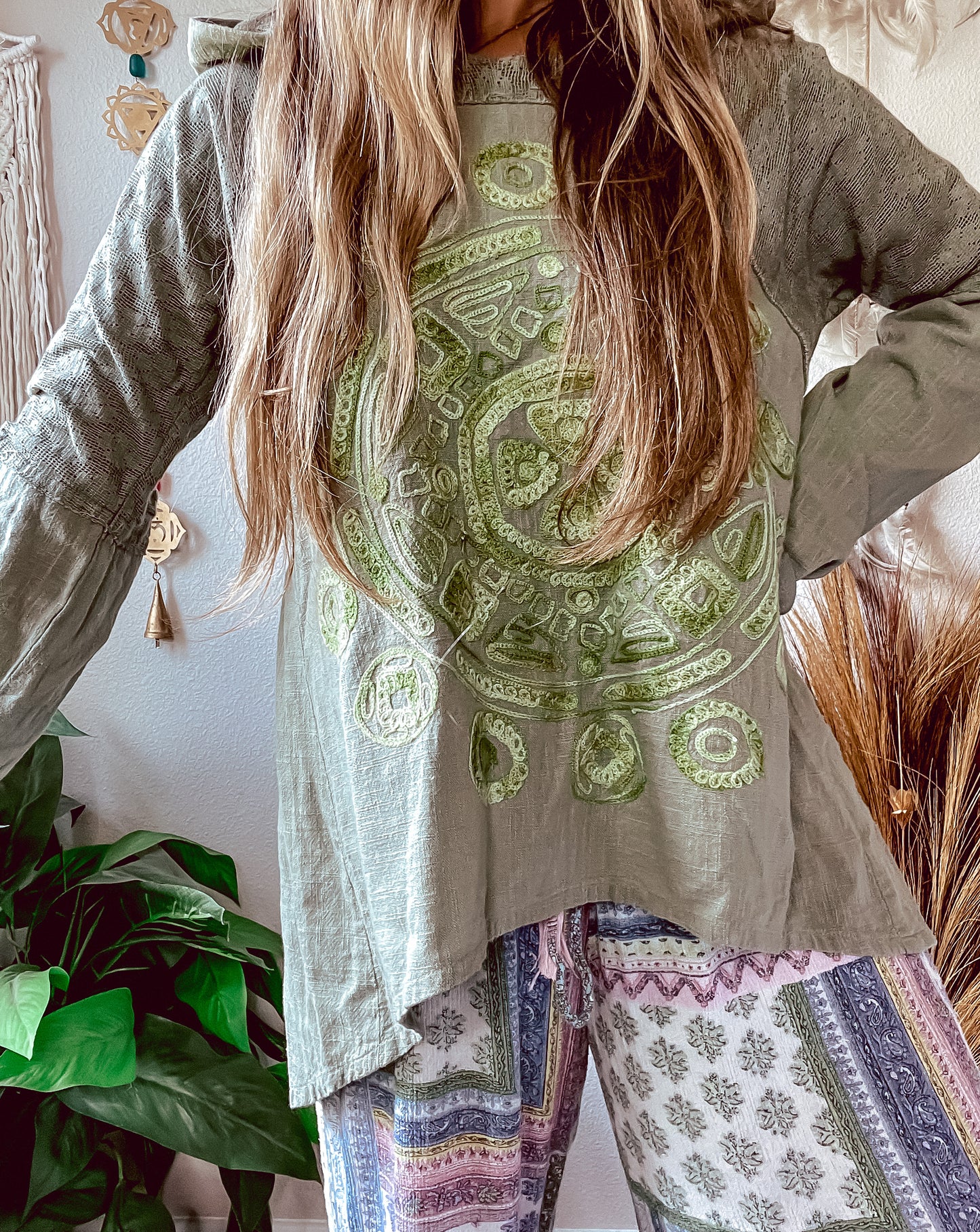 SAGE EMBROIDERED PULLOVER