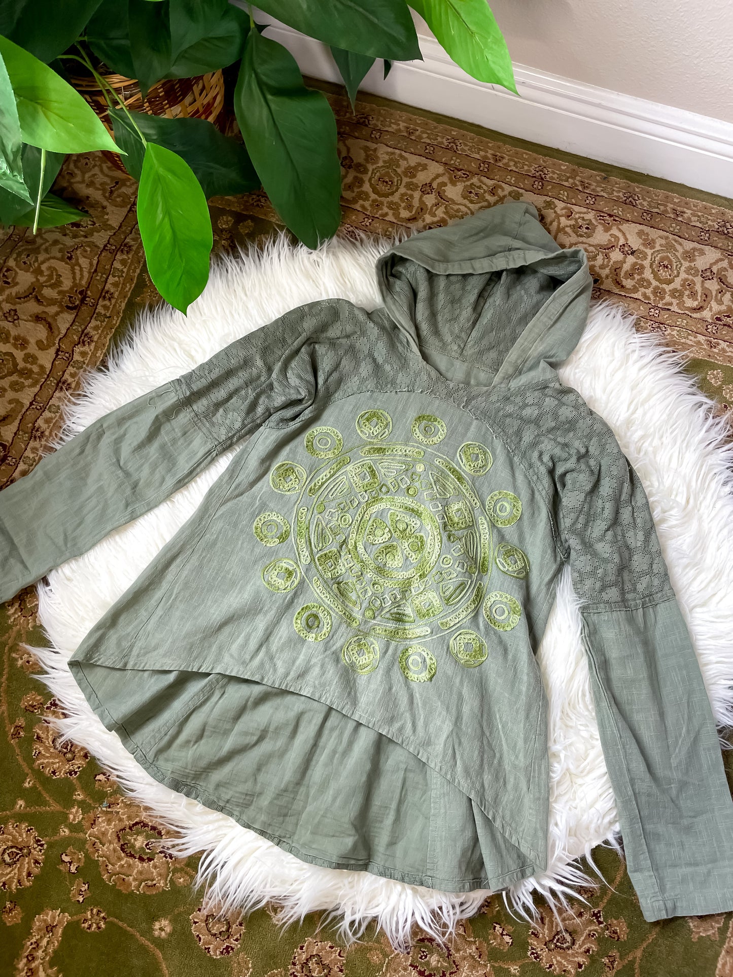 SAGE EMBROIDERED PULLOVER