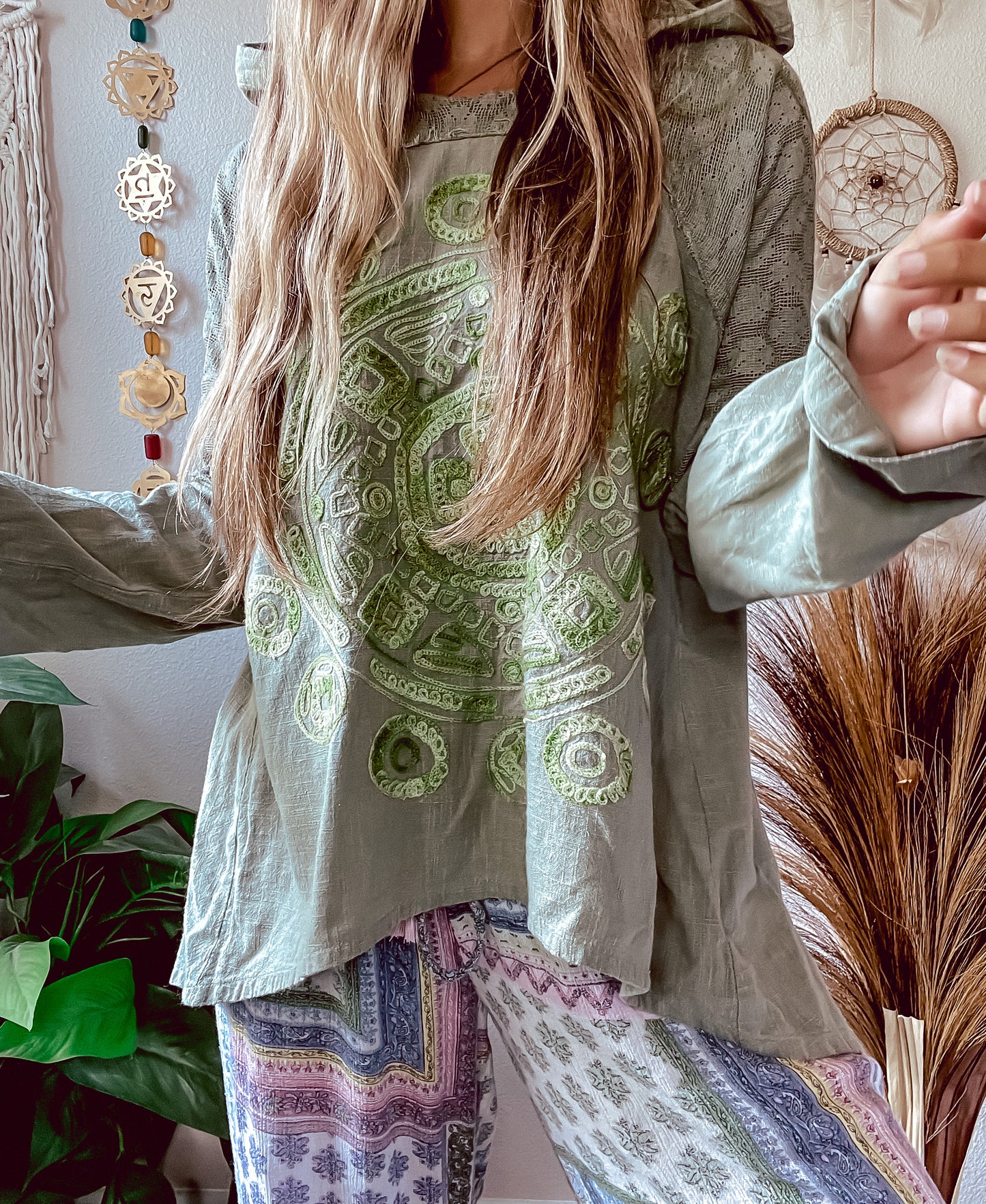SAGE EMBROIDERED PULLOVER