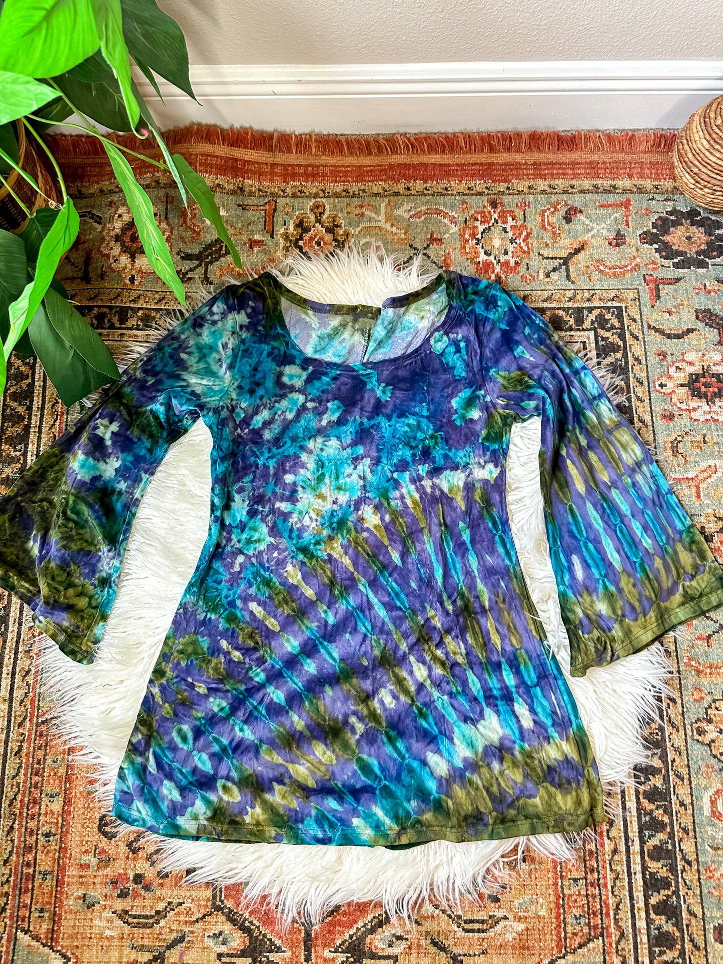 LORA VELVET BELL SLEEVE DRESS